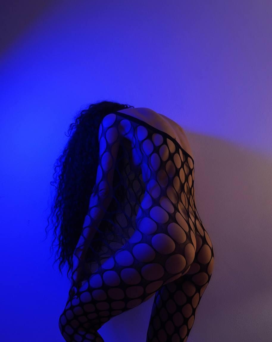 Эмма привлекальеная девушка из Полысаево цена от 6000 руб