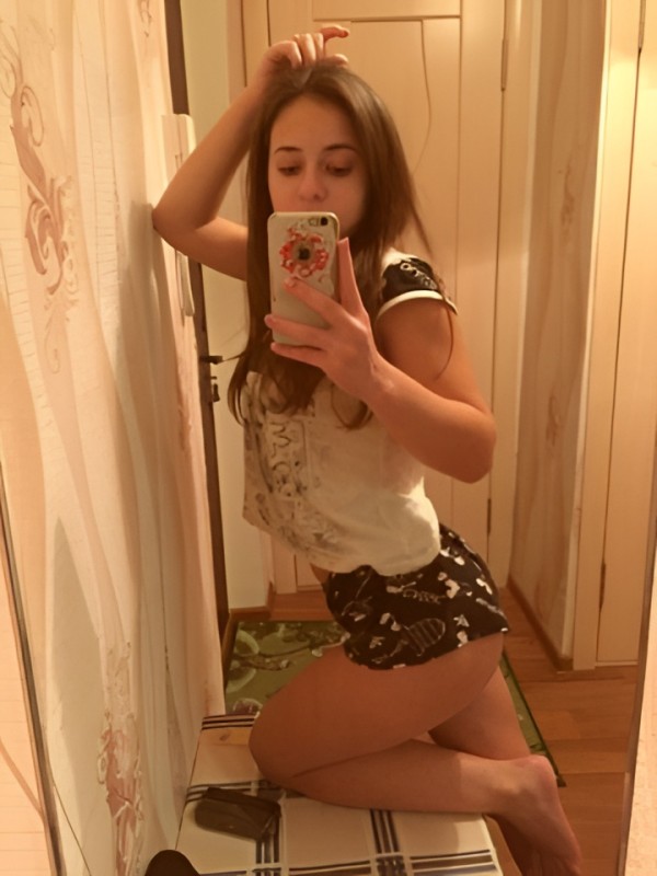 Лина привлекательная девушка из Полысаево цена от 5000 руб