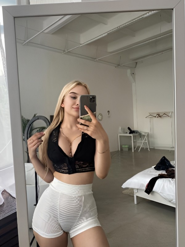 Виктория привлекательная девушка из Полысаево цена от 2500 руб