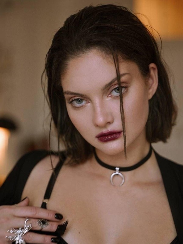 Эллочка привлекательная девушка из Полысаево цена от 5000 руб